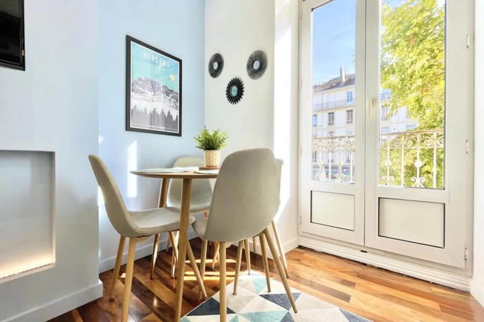 Le Cadet 👨&zwj;👩&zwj;👦&zwj;👦| Jean Jaur&egrave;s |tram A, B E E | T2 Tout &eacute;quip&eacute;-Woonkamer