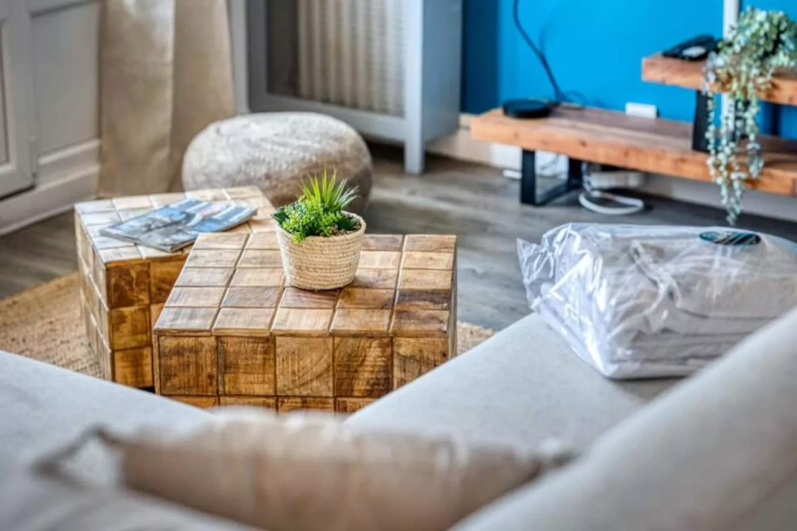 | L'ang&eacute;lique Des Eaux Claires 🪽| Parking-Image-tags.