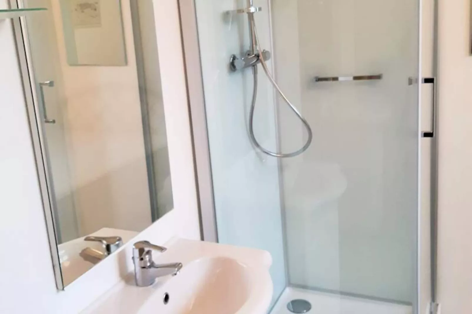 La Residence-Image-tags.