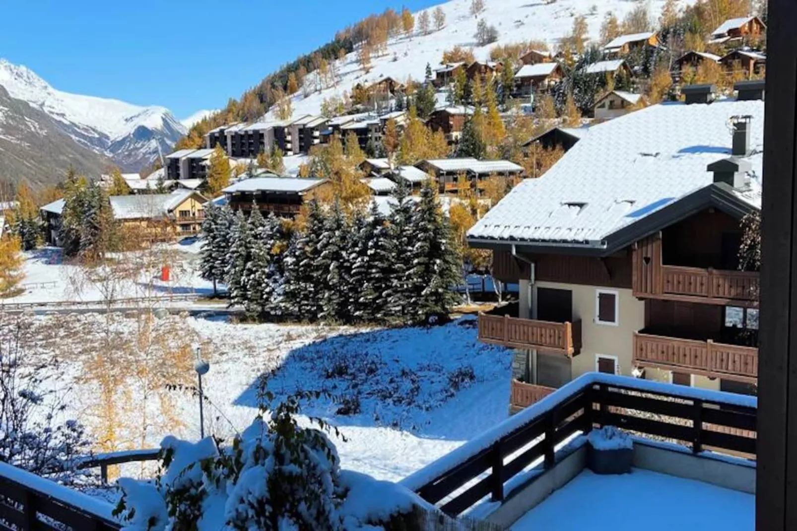 Chalet D'or B-Image-tags.