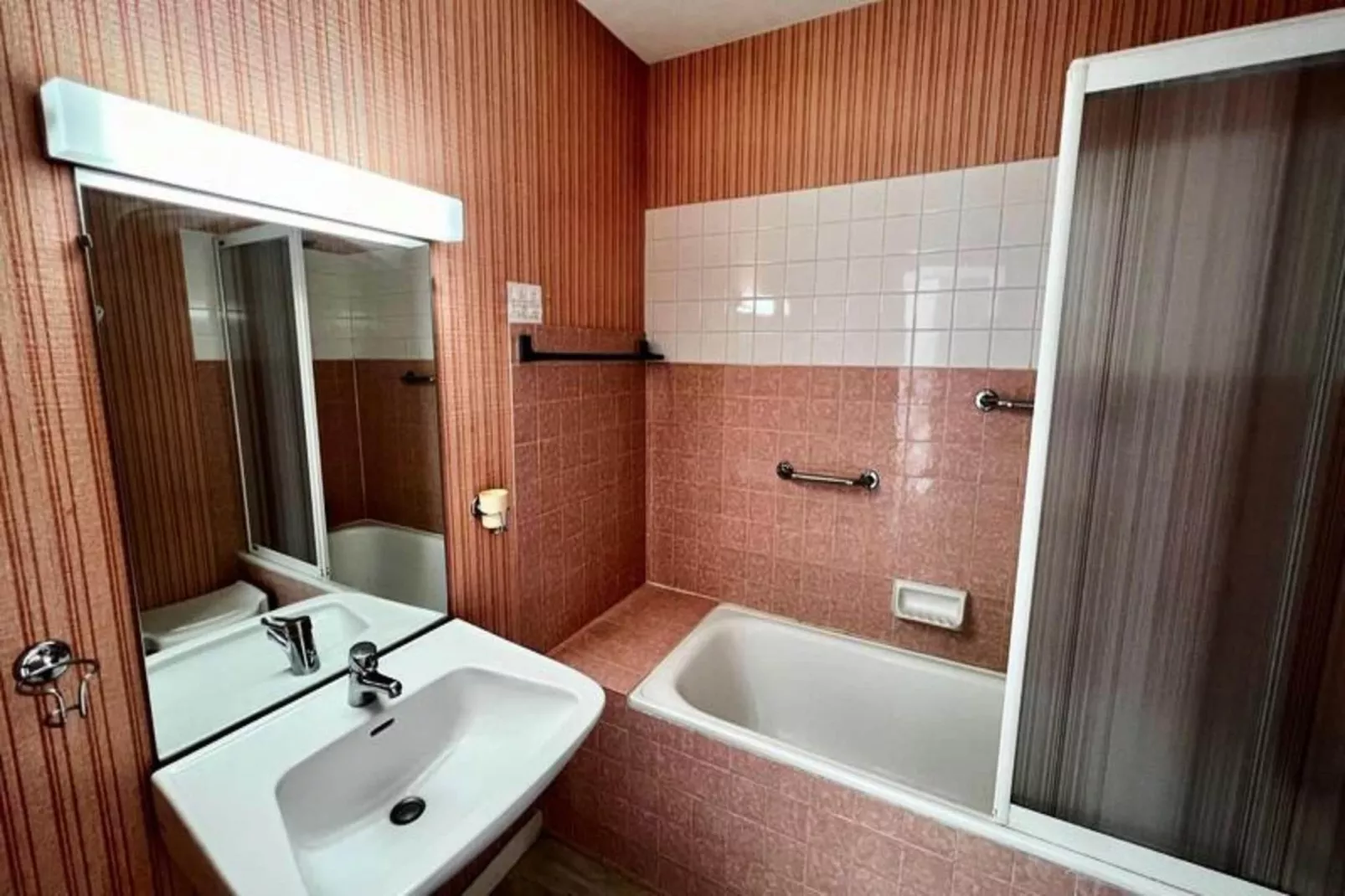 Résidence Dauphins-Badkamer