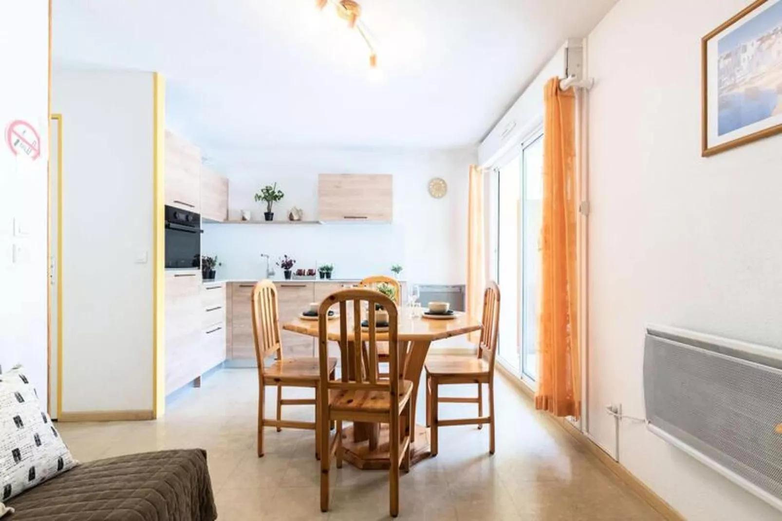 Résidence Montsegu-Eetkamer