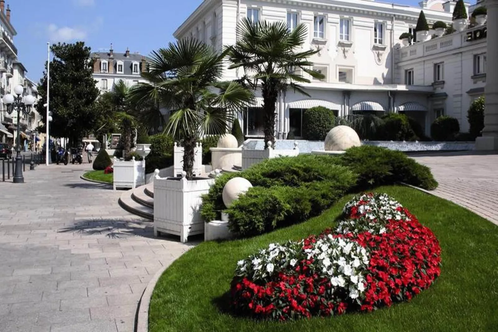 Résidence Le Commodore-Buitenkant zomer