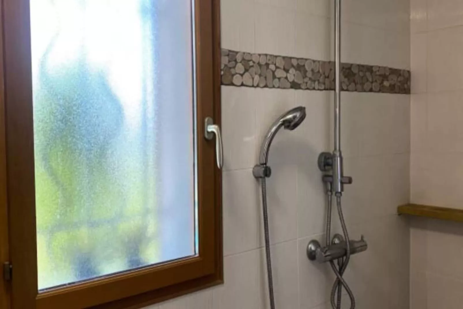 Belle Villa Avec Piscine Jacuzzi Et Vue Lac-Image-tags.