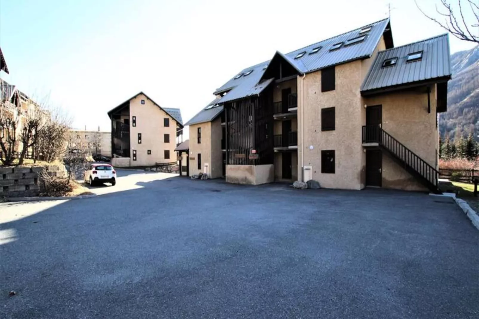 Résidence Aiguille Grive Bat I - Buitenkant zomer