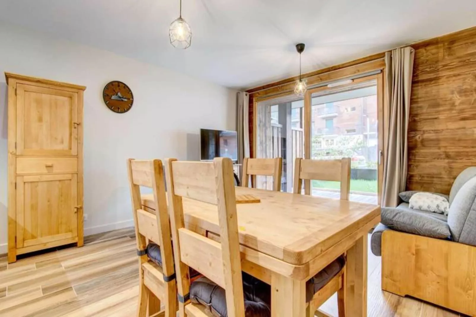 Résidence Le Lapia-Buitenkant zomer