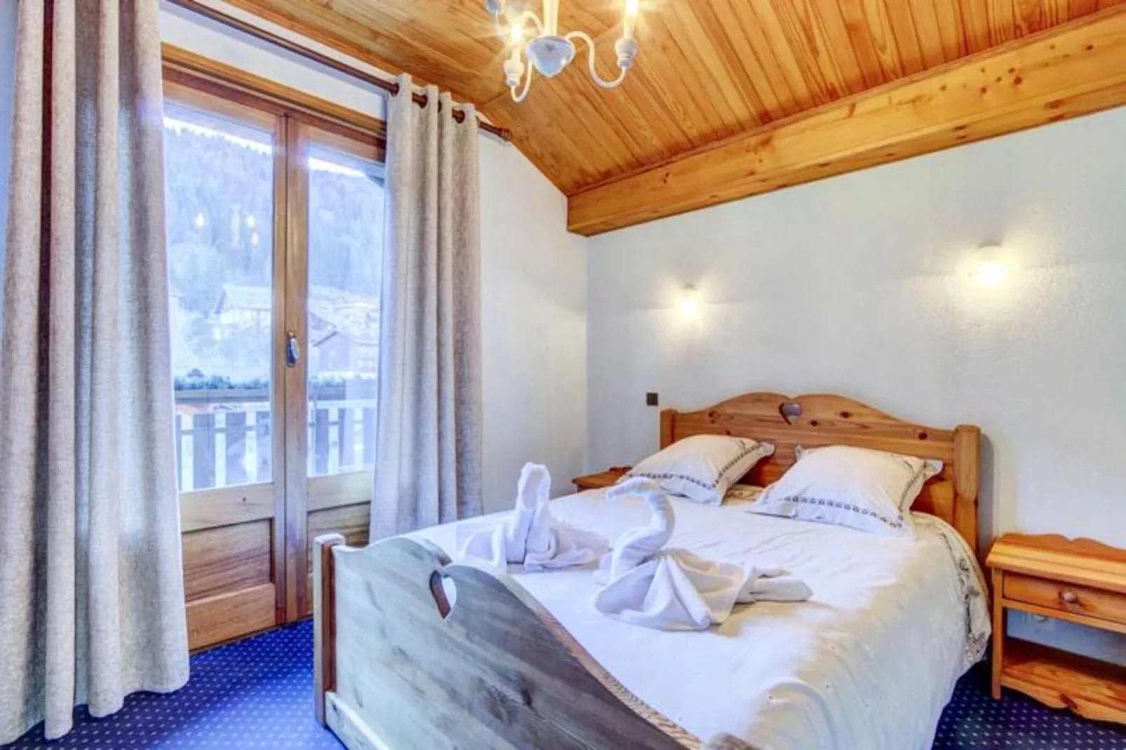 Résidence L'outo-Buitenkant zomer