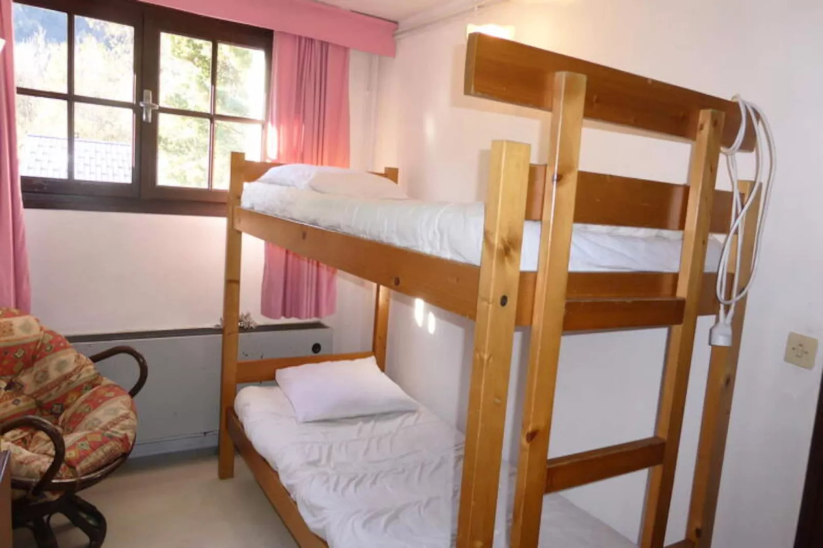 Chalet Santa Claus-Image-tags.