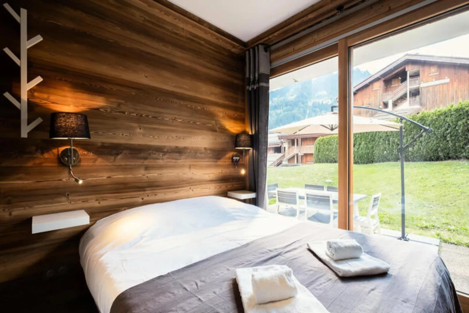 Residence Du Centre D-Buitenkant zomer