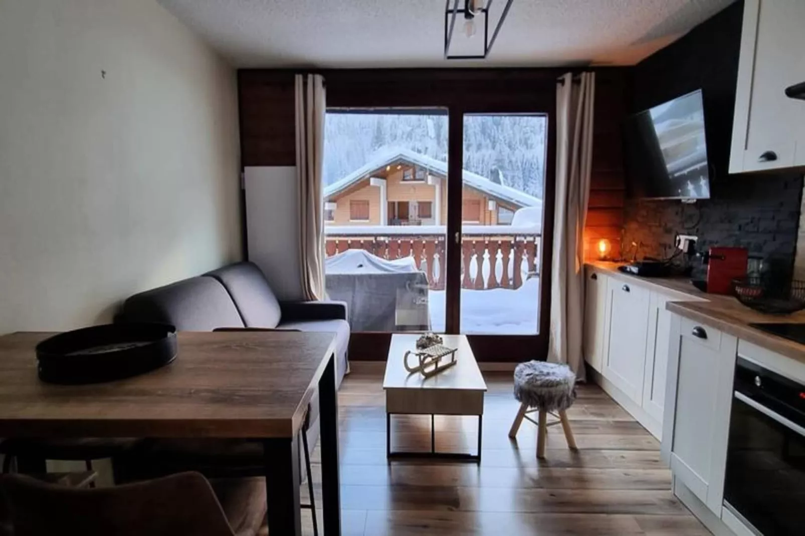 Résidence Les Perthuis-Buitenkant zomer