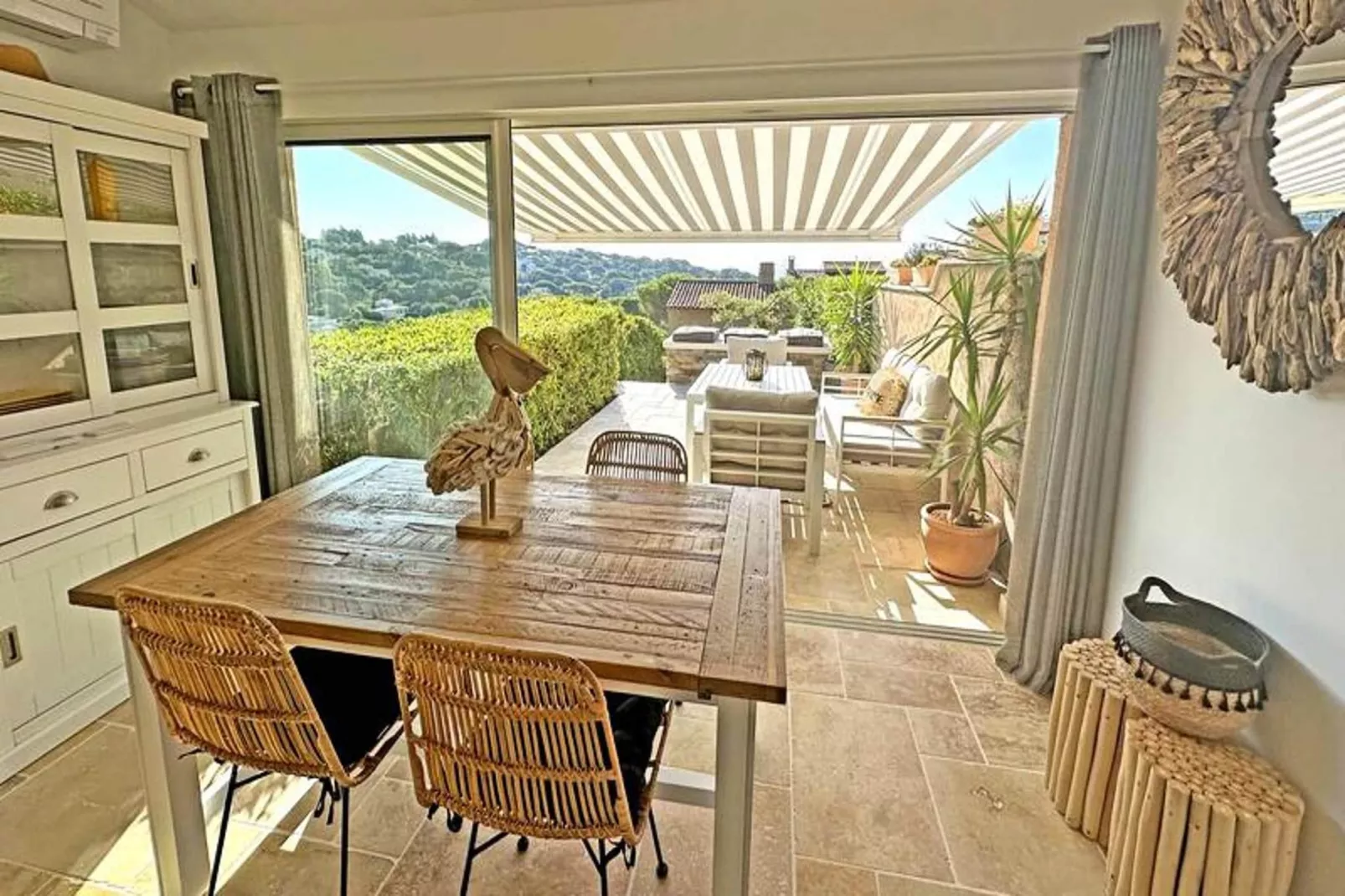 Résidence Bastides De Guerrevieille-Eetkamer