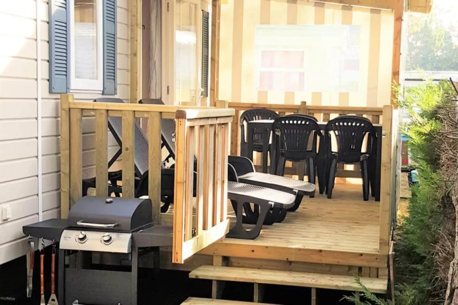 Mobil-home 4 pers. proche plage-Buitenkant zomer