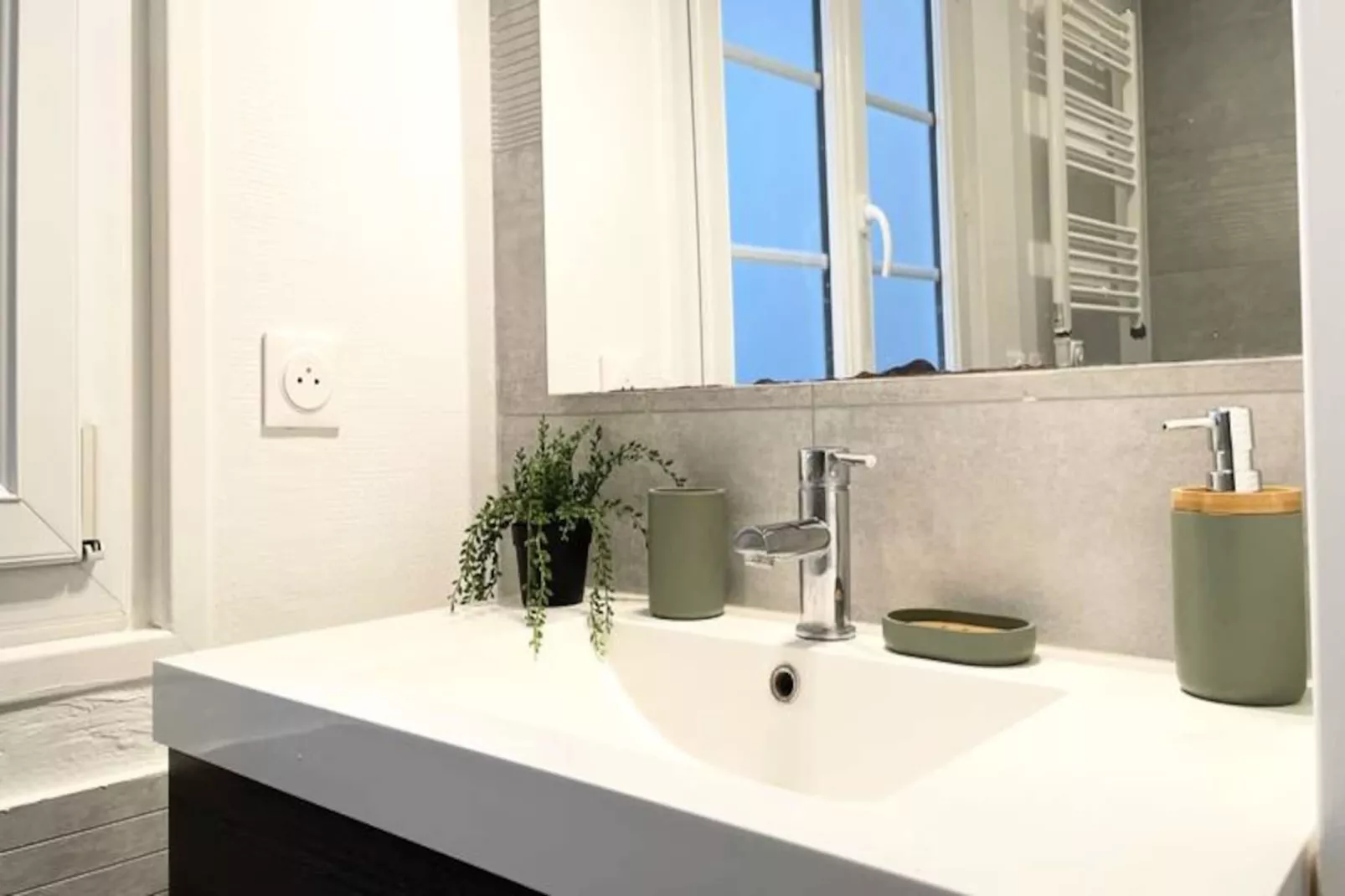 🌲 Le Jardin - Pl. St Sauveur - Hypercentre-Image-tags.