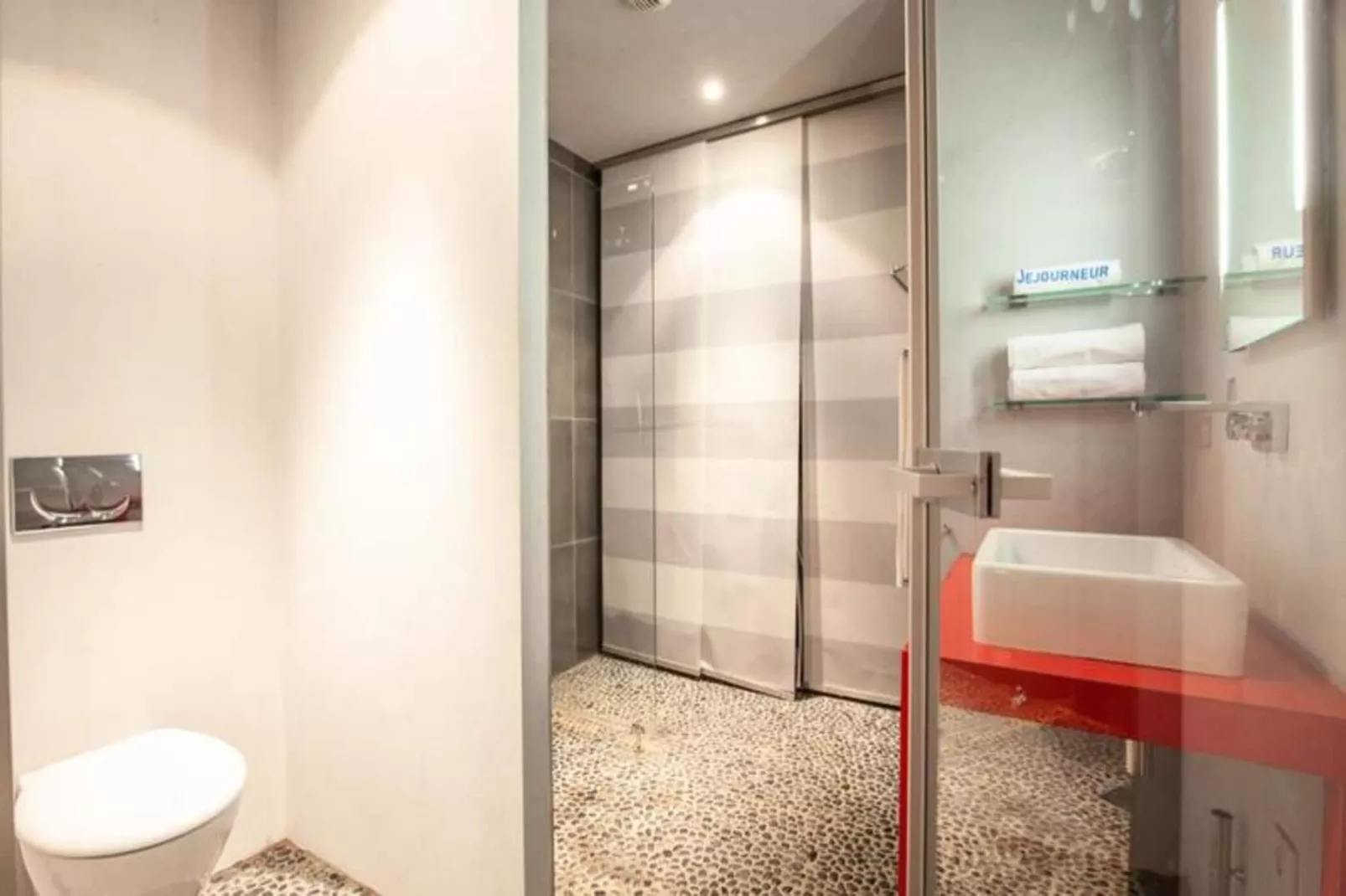 Superbe Appartement &agrave; La Belle Pierre Pour 4 Dans La Rue Des Antiquaires-Buitenkant zomer