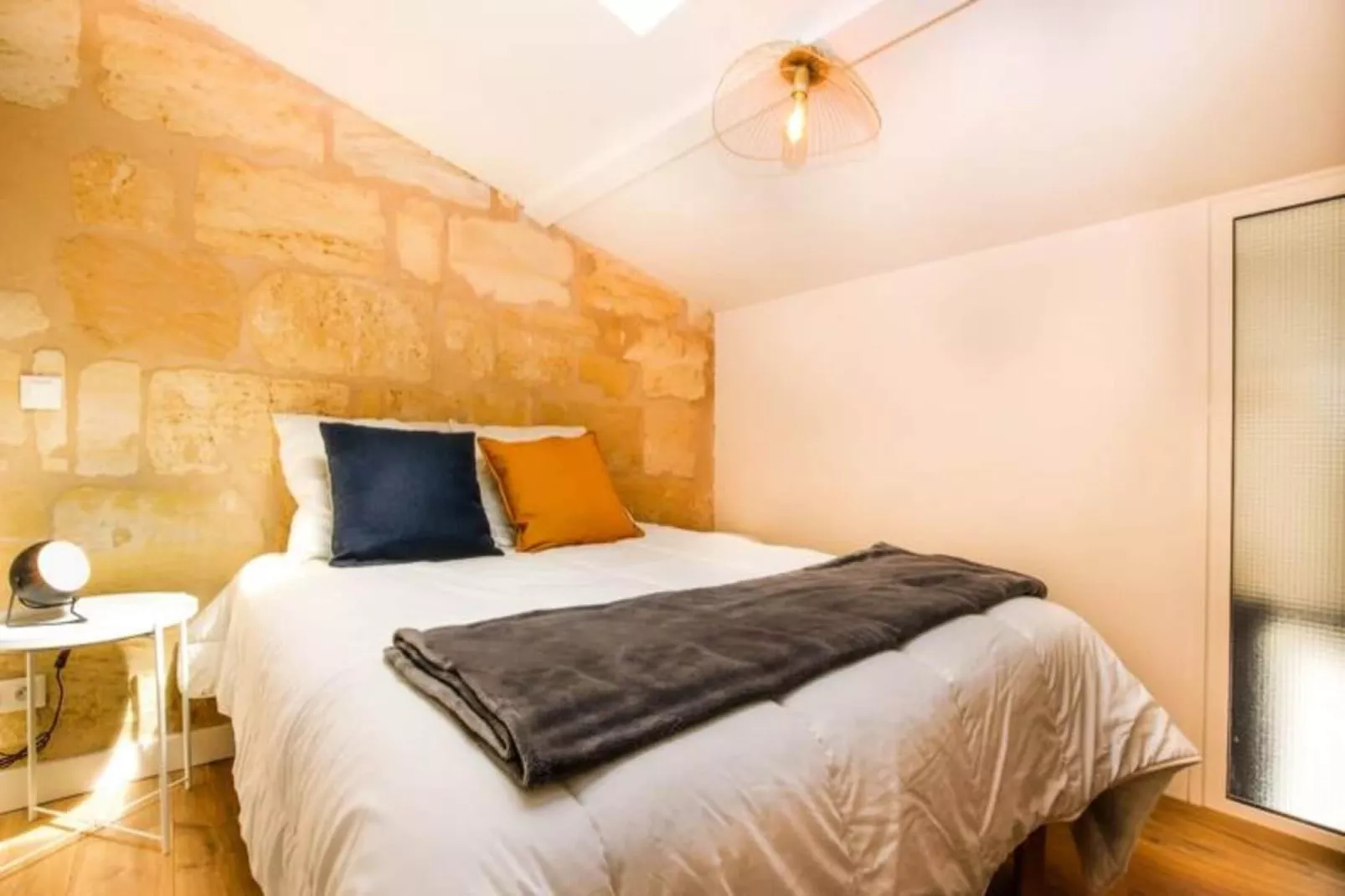 Duplex Confortable Dans La Belle Pierre Plac&eacute; Au Porte De La Gare St-jean-Slaapkamer