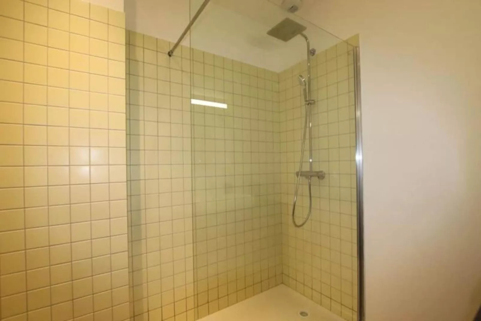 Charmant Et Rayonnant Appartement De 55 M&sup2; Situ&eacute; Dans Le Coeur De Bordeaux-Overloop