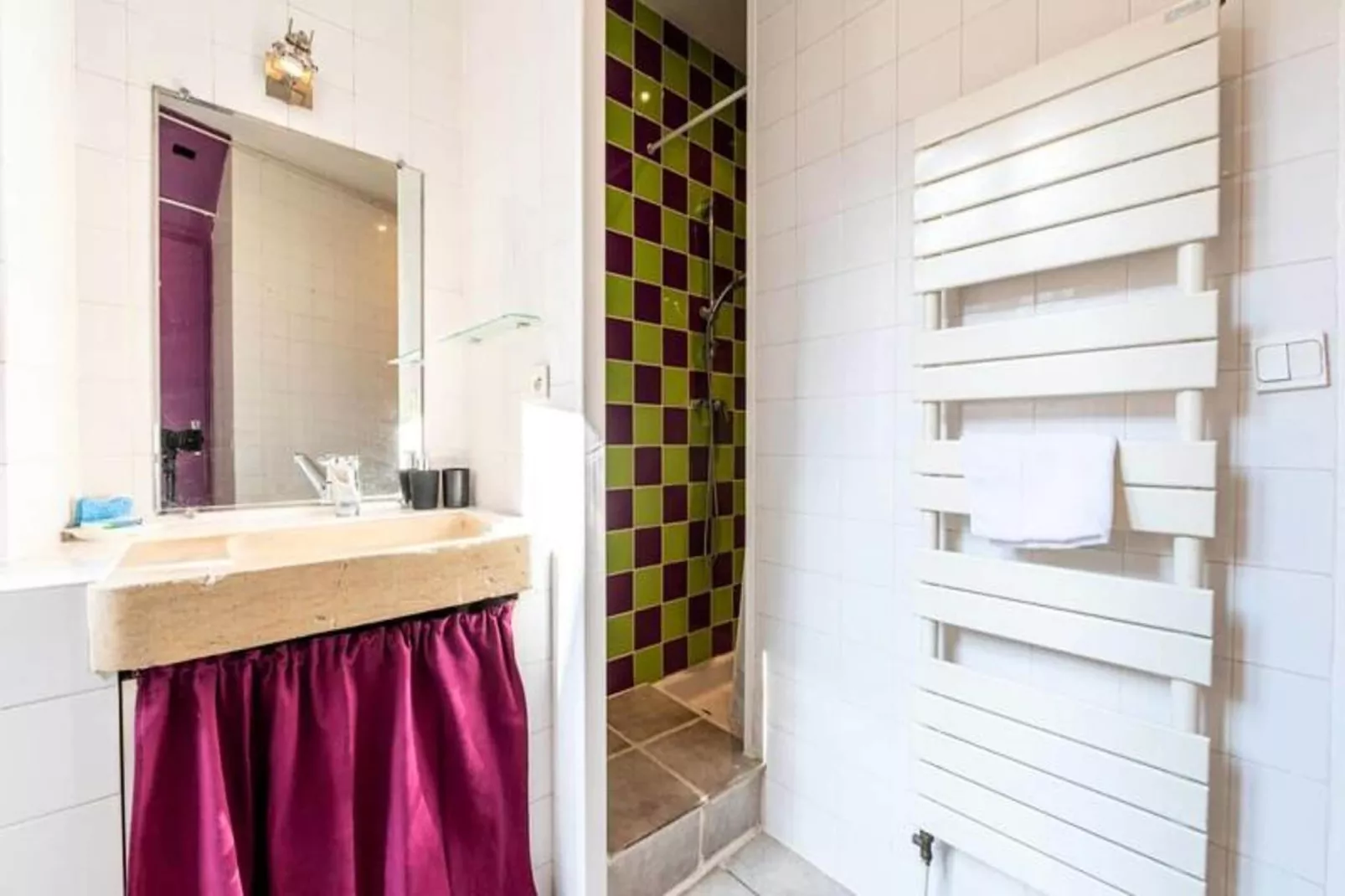 | La Gare Aux 400 Couverts 🚅 | Gare, Gem, Tramway-Badkamer