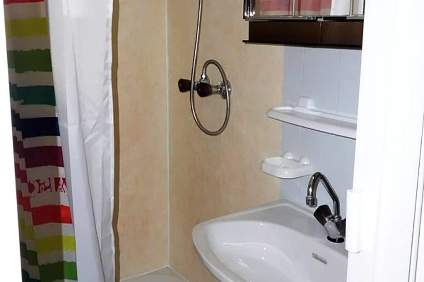 Résidence Menandiere-Badkamer