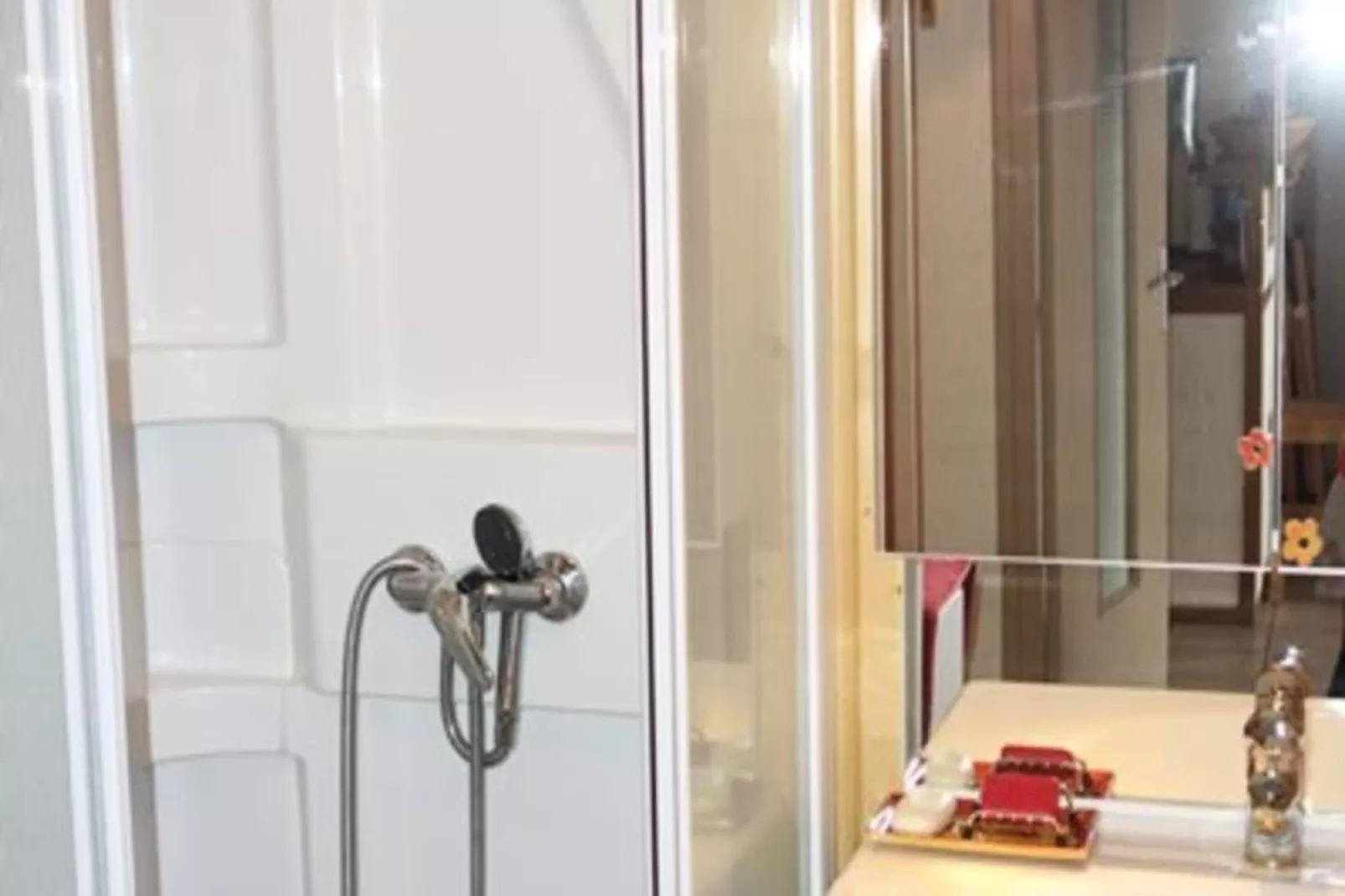 Résidence Paradis B-Badkamer