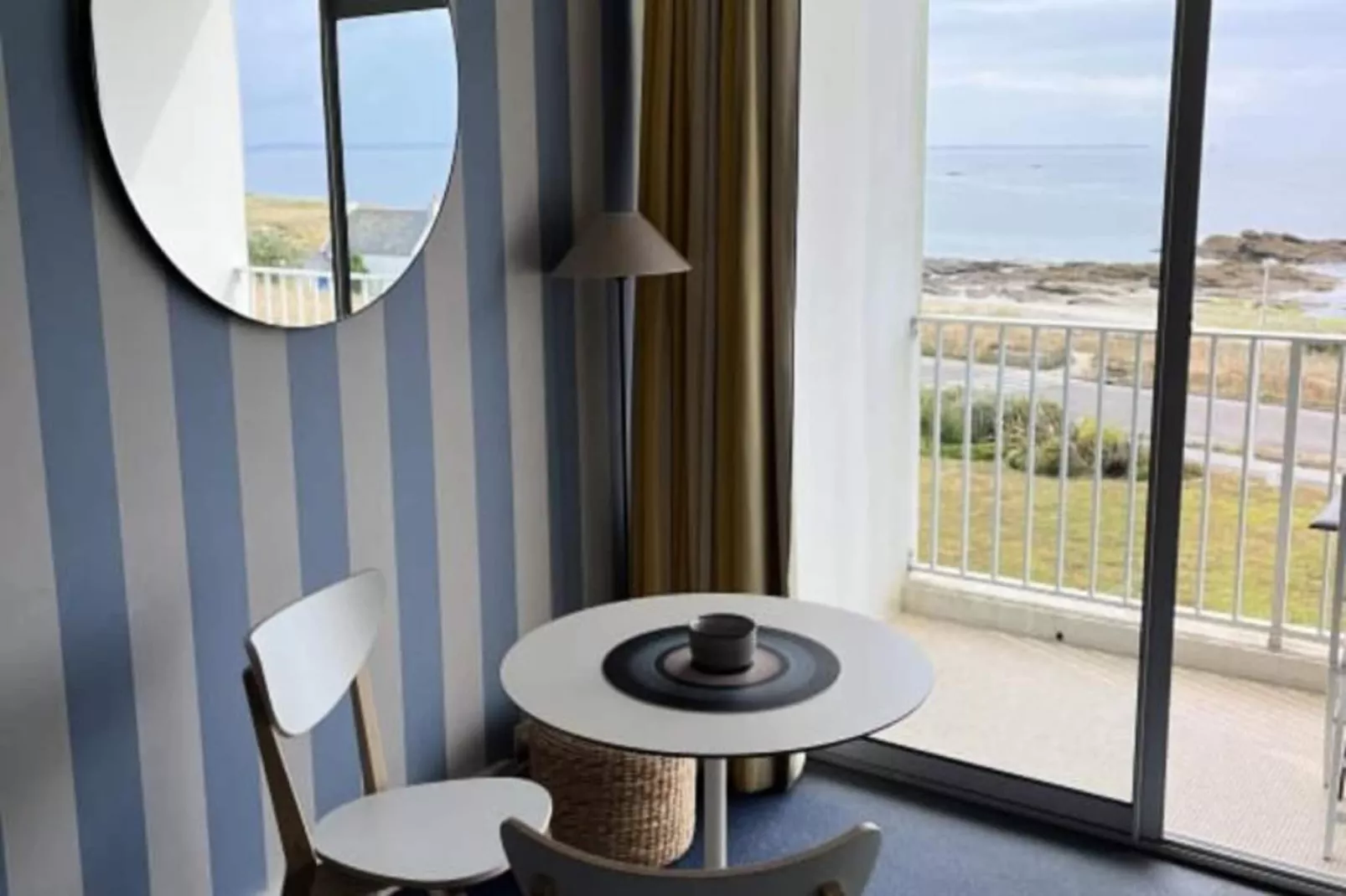 Résidence Vue Sur Les &icirc;les  2&egrave;me &eacute;tage Proche Thalasso-Woonkamer