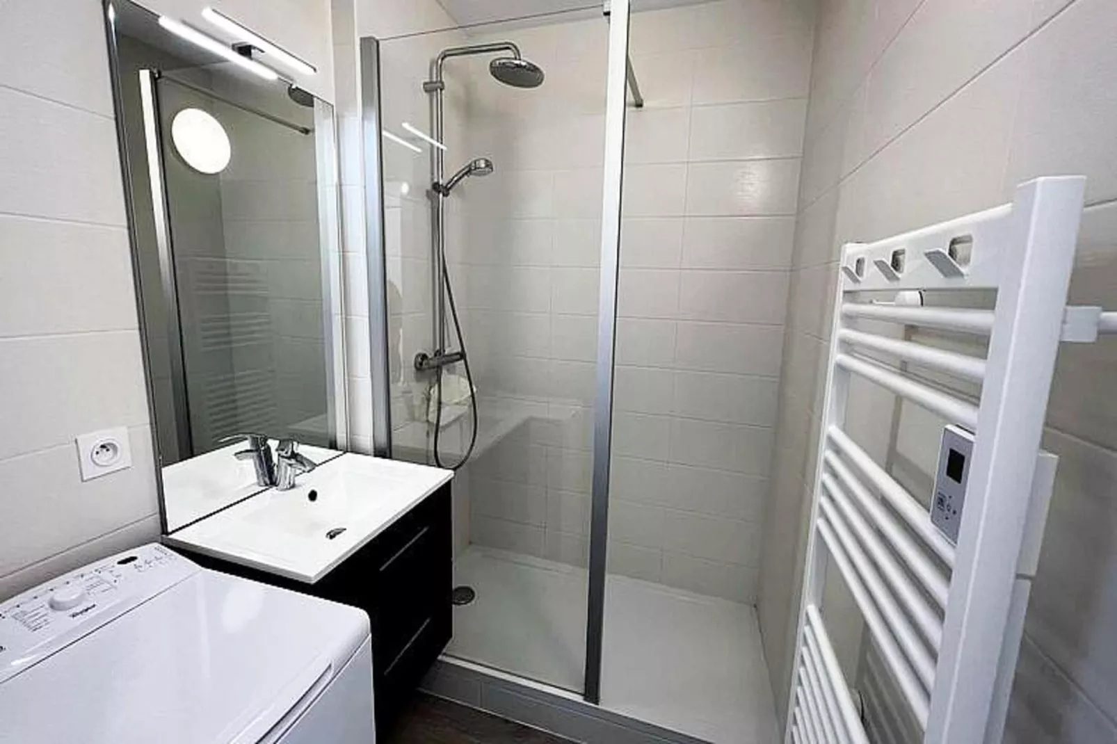 Résidence Dauphins-Badkamer