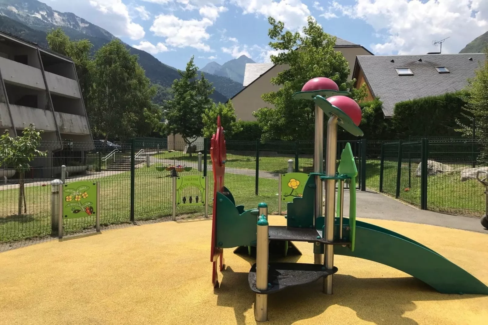 Résidence H.th.ii:bat.6-Tuinen zomer