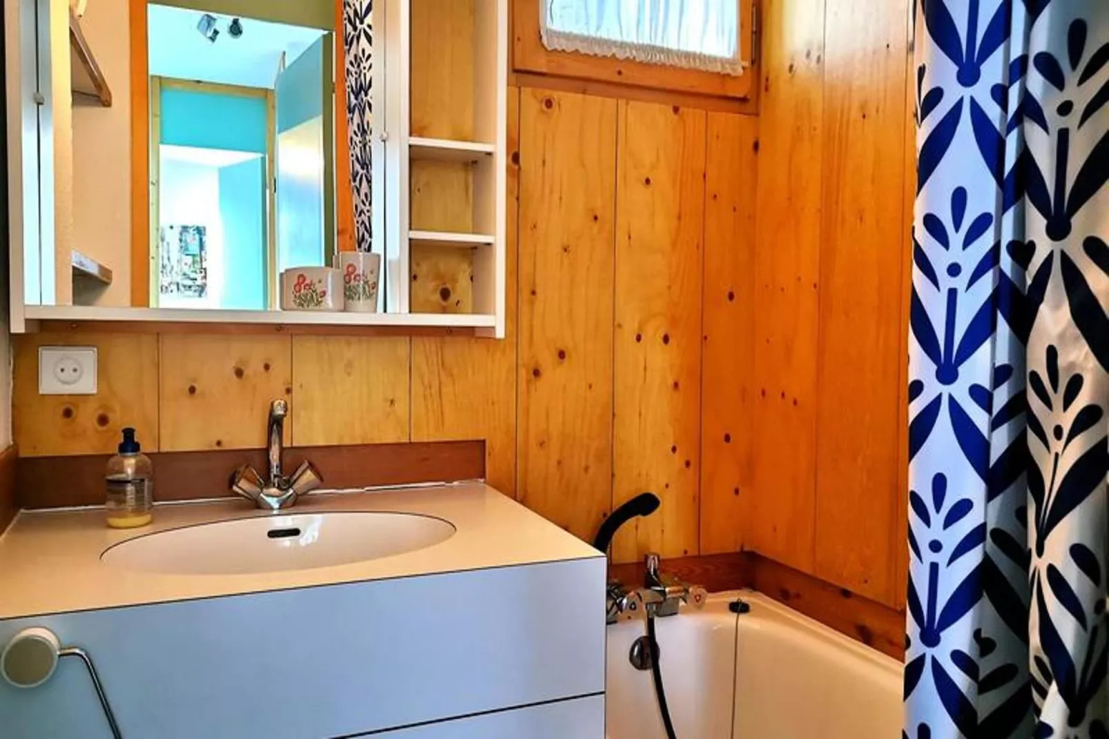 Résidence Camarine-Badkamer