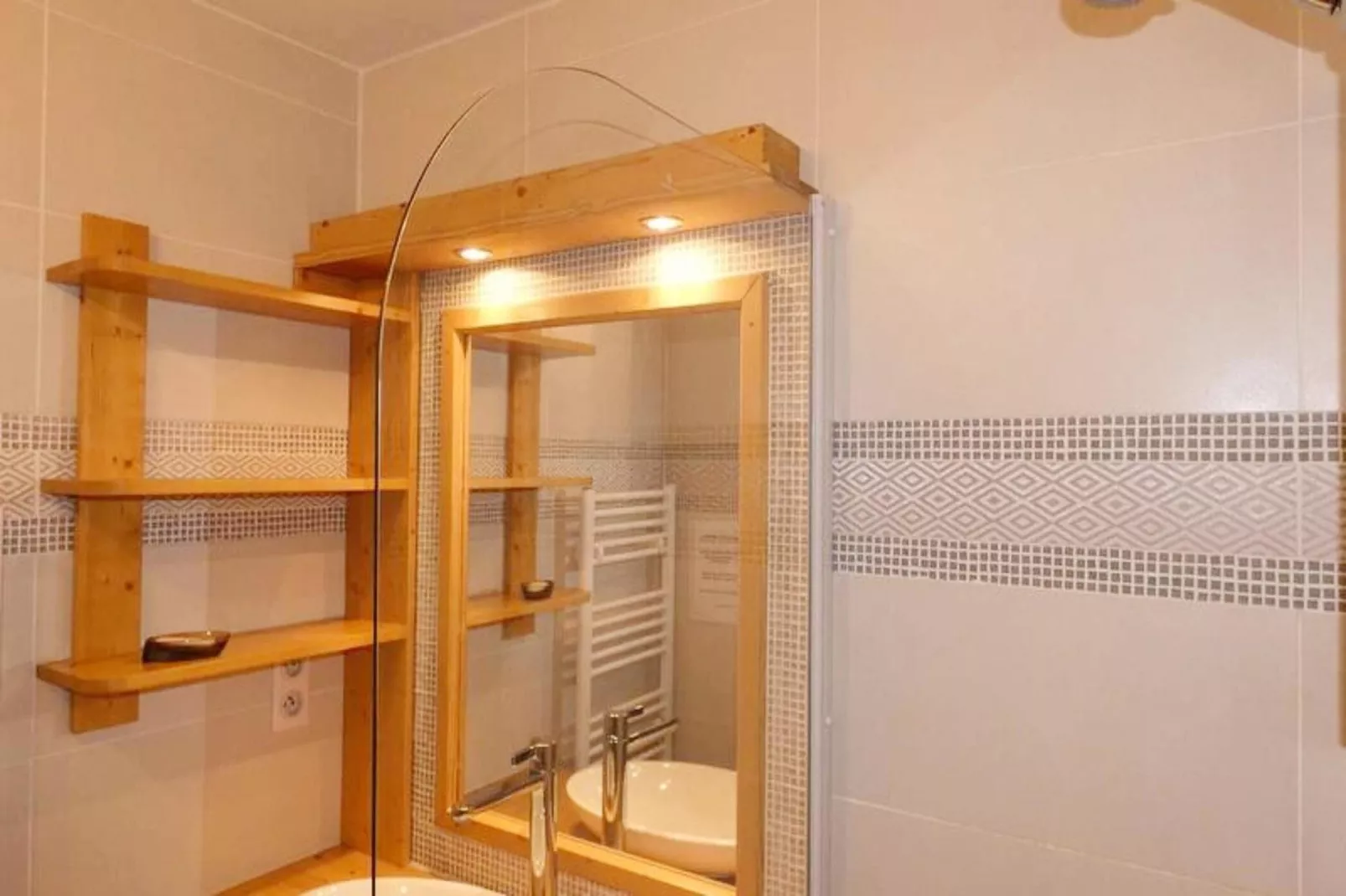 Résidence Lauziere Dessous-Badkamer