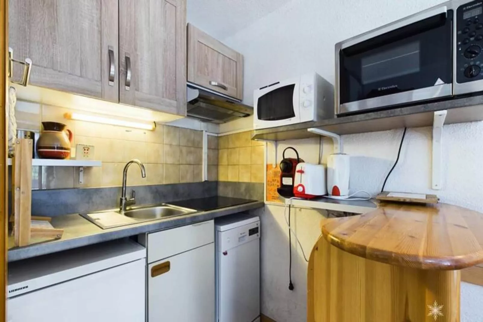 Résidence Bouquetins A-Buitenkant zomer