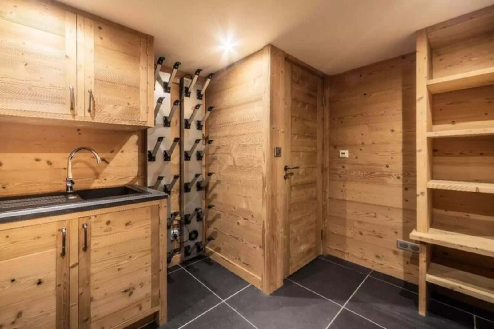 Chalet Roji-Image-tags.