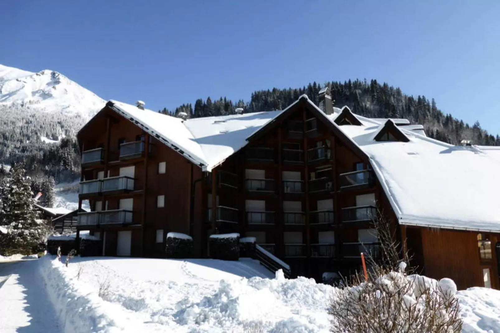 Résidence L'enclave-Buitenkant zomer