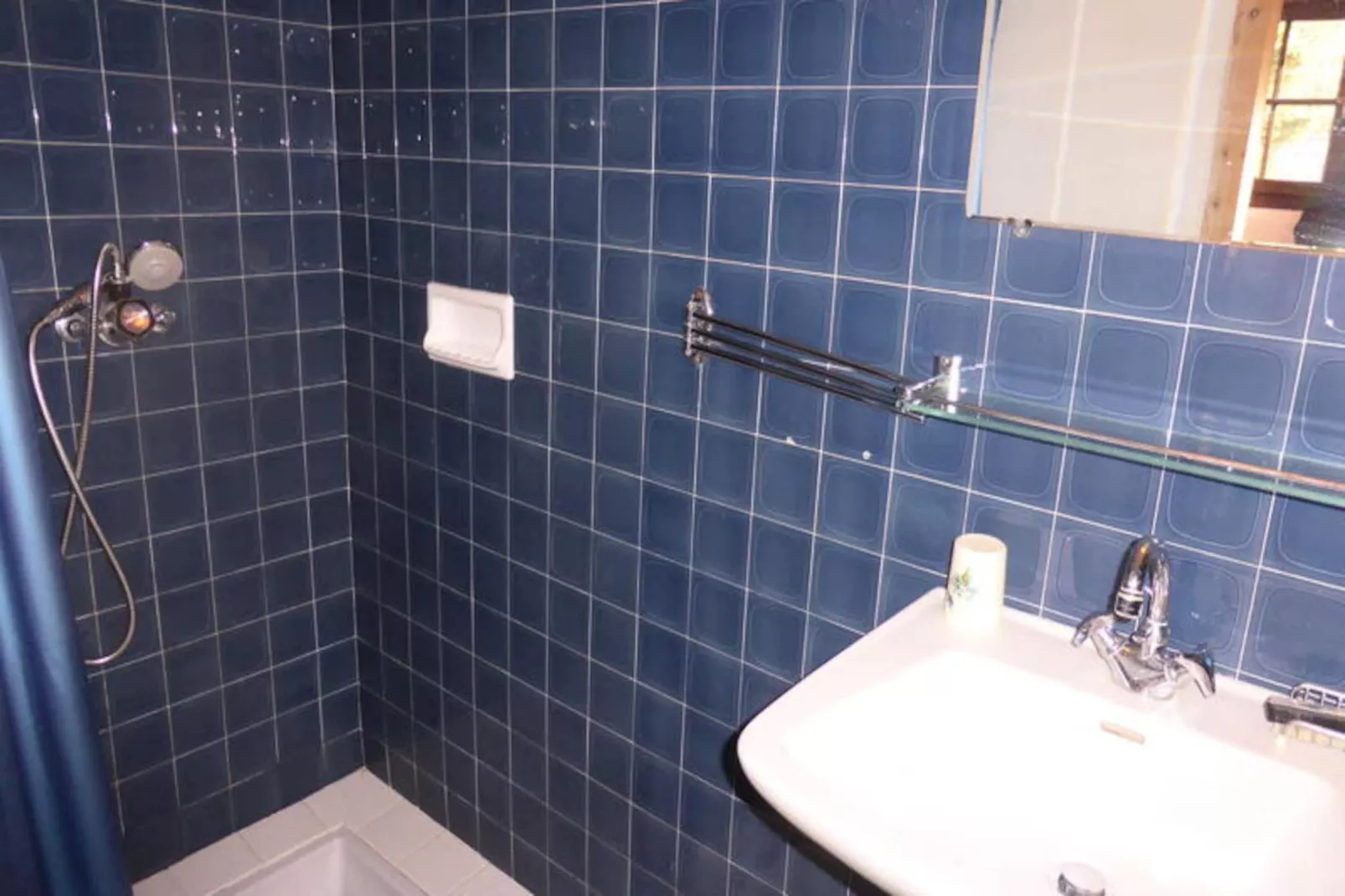 Chalet Santa Claus-Image-tags.