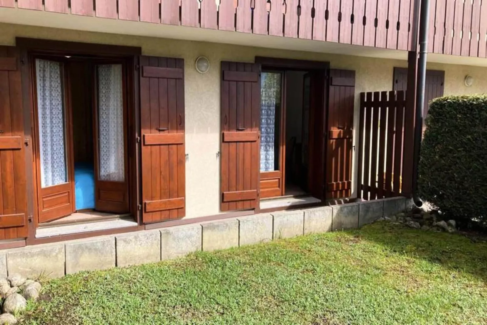 Résidence Les Sapins-Buitenkant zomer