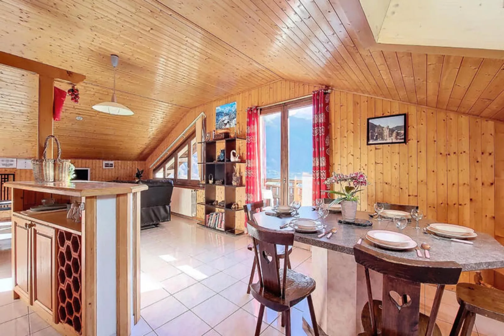 Appartements à Saint Jean d'Aulps-Eetkamer