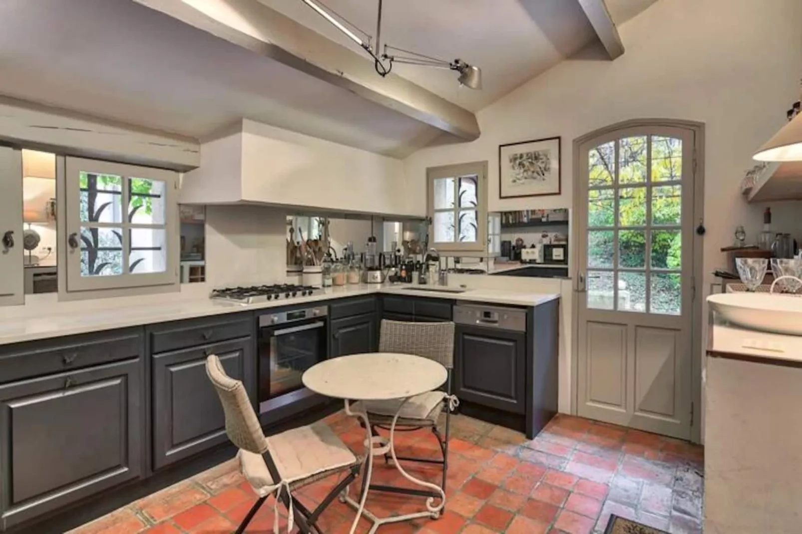 "le Mas Des Oliviers: Esprit Proven&ccedil;al Authentique"-Image-tags.