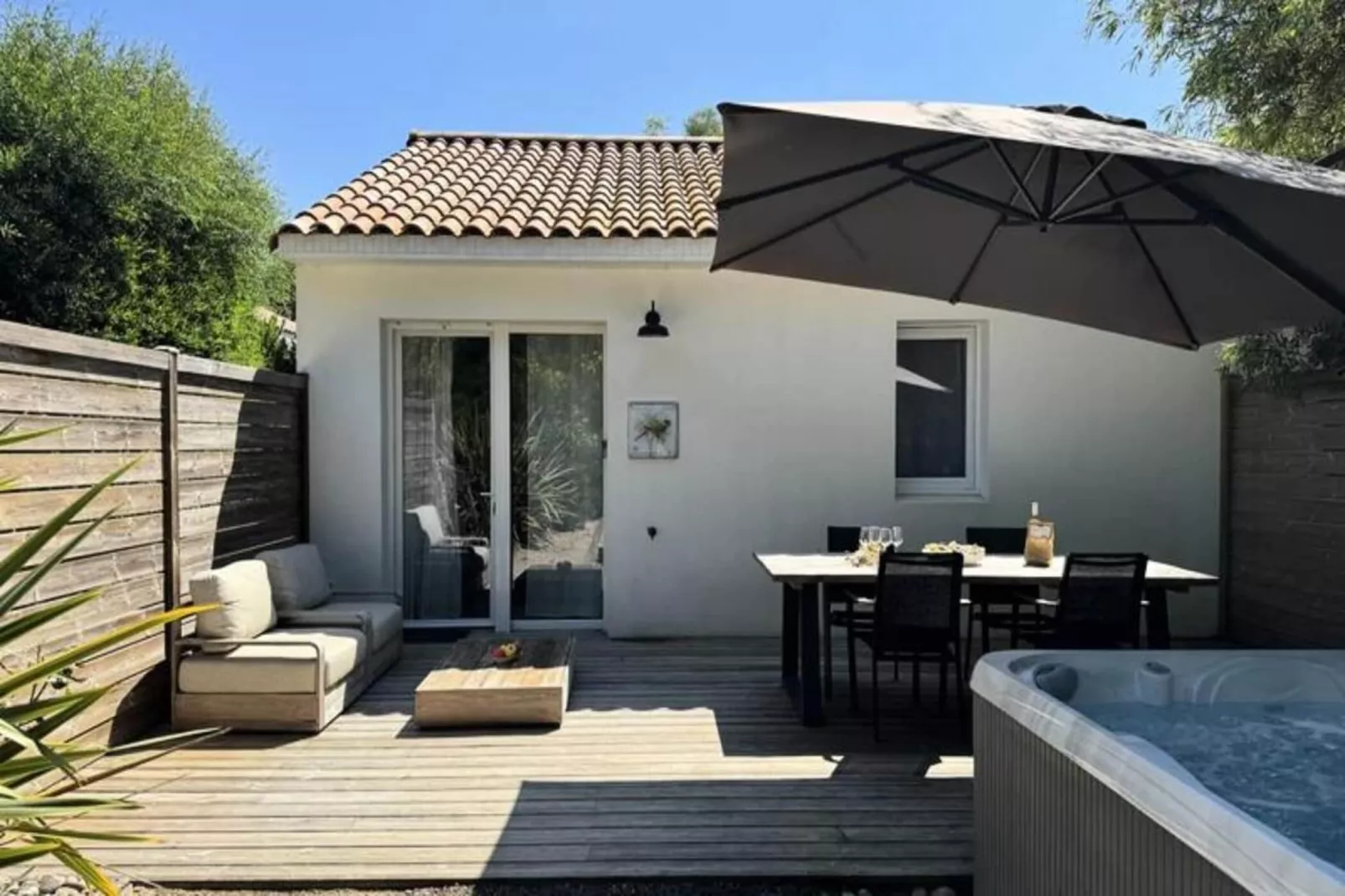 Villa Br&eacute;sil - Domaine Le Sherwood-Buitenkant zomer