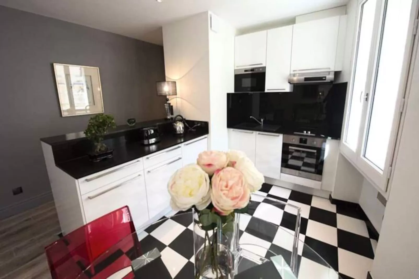 Superbe Appartement De 2 Chambres Au C&oelig;ur Du Quartier Gambetta-Image-tags.