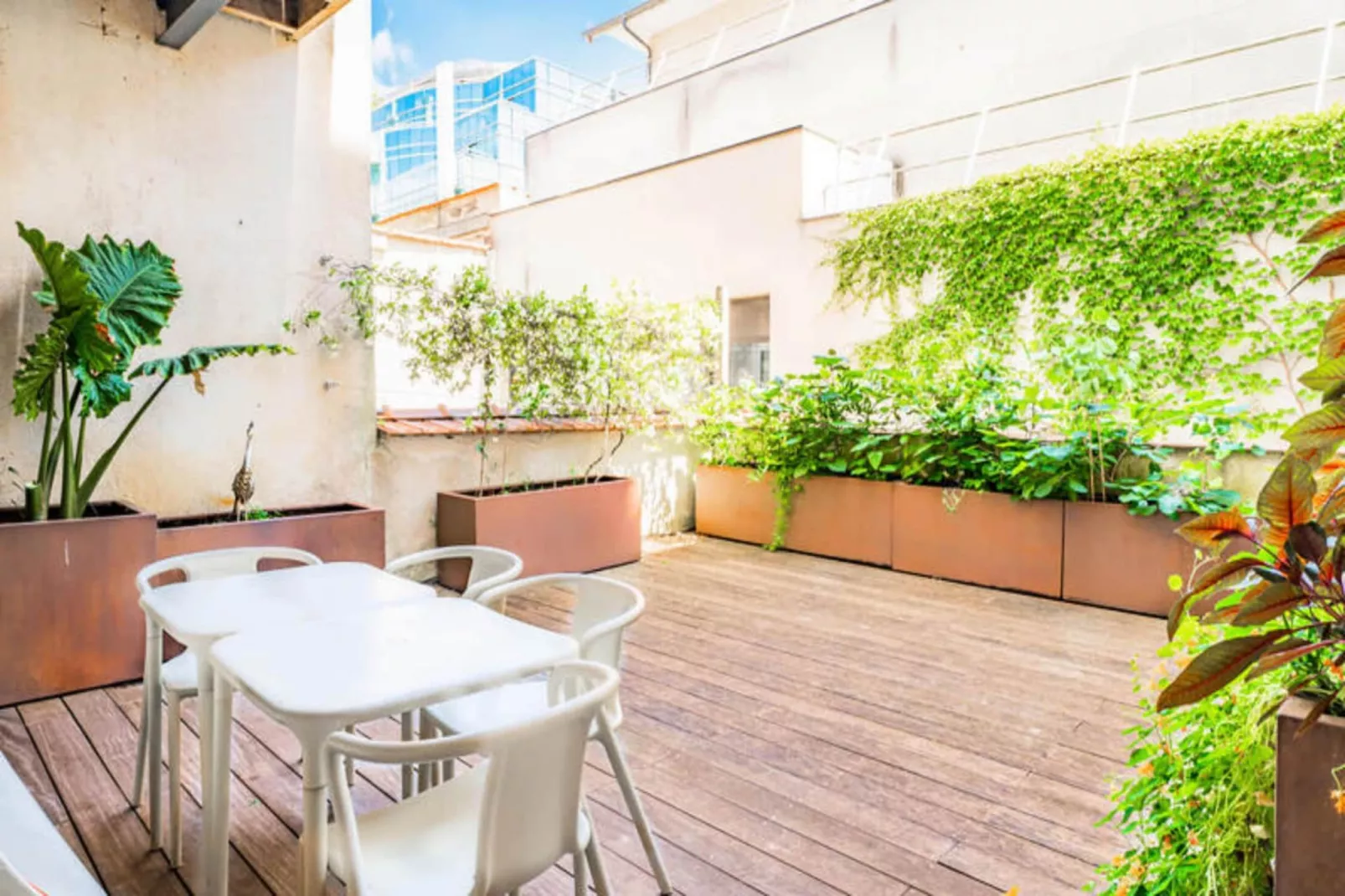 Magnifique Appartement 2 Chambres Avec Terrasse-Buitenkant zomer