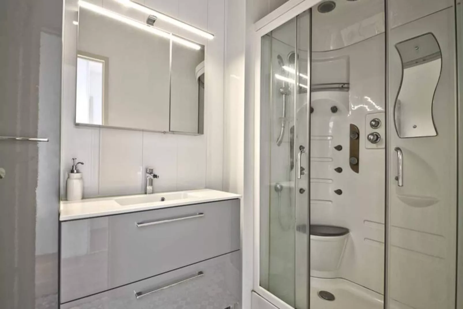 Résidence Les Perlières-Buitenkant zomer