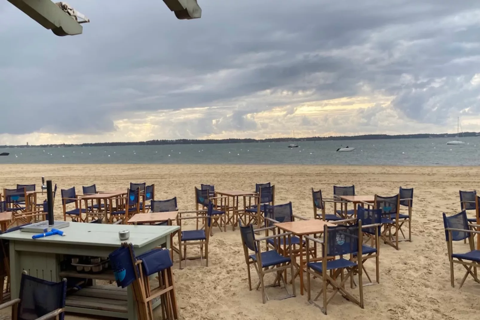 Résidence La Roseraie-Buitenkant zomer