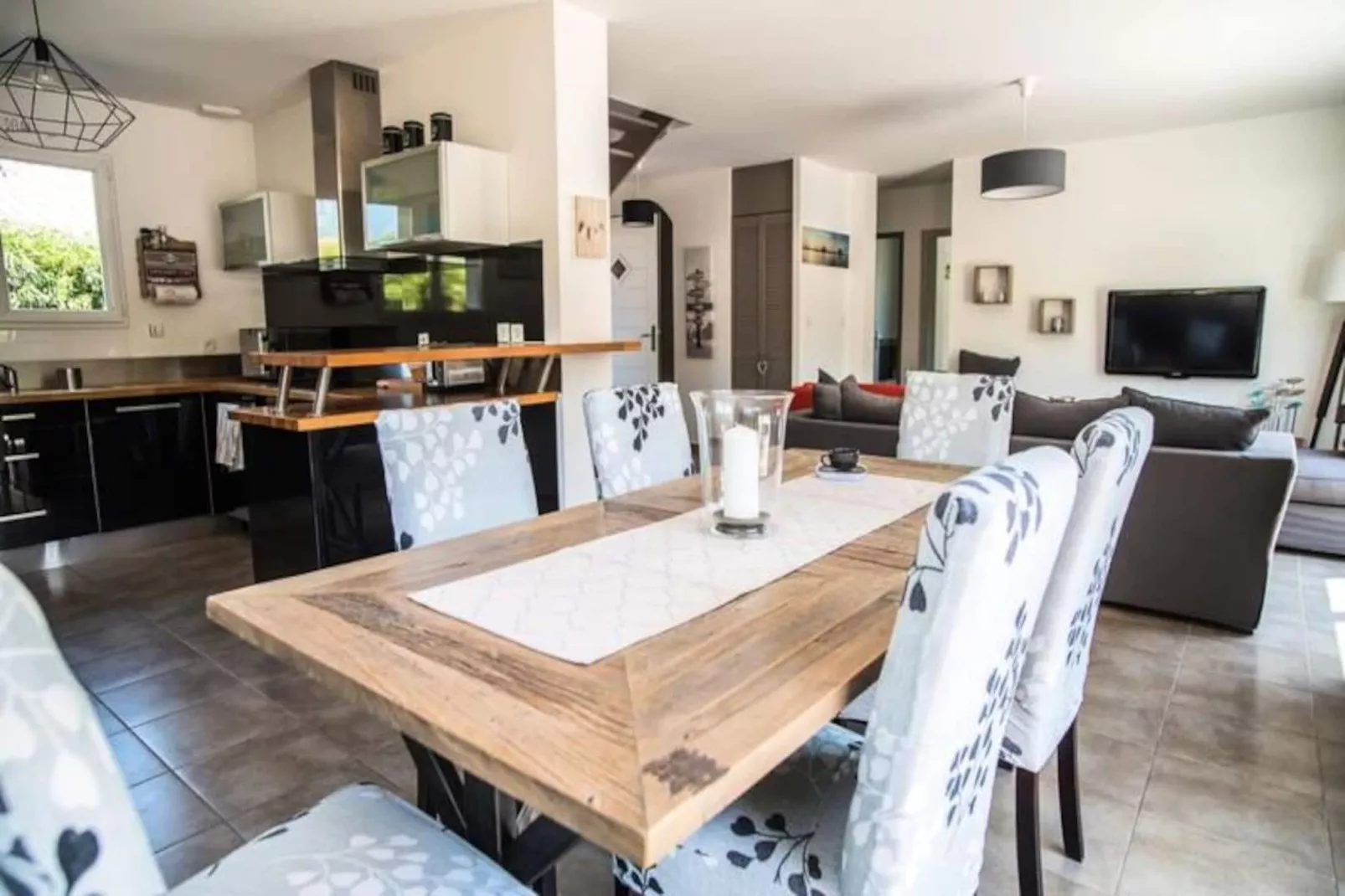 Villa Au Charme Familial Avec Belle Terrasse Et Piscine Chauff&eacute;e-Image-tags.