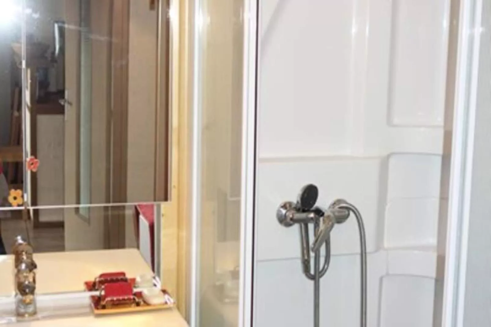 Résidence Paradis B-Badkamer