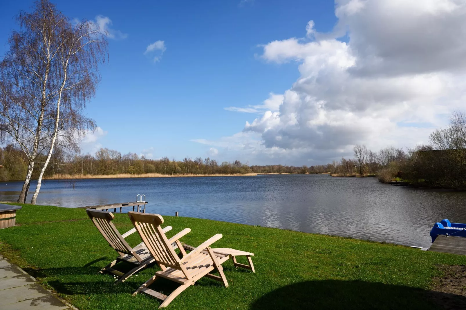 10 pers Lieskehuis Wellness de luxe met sauna buitenspa en toerboot