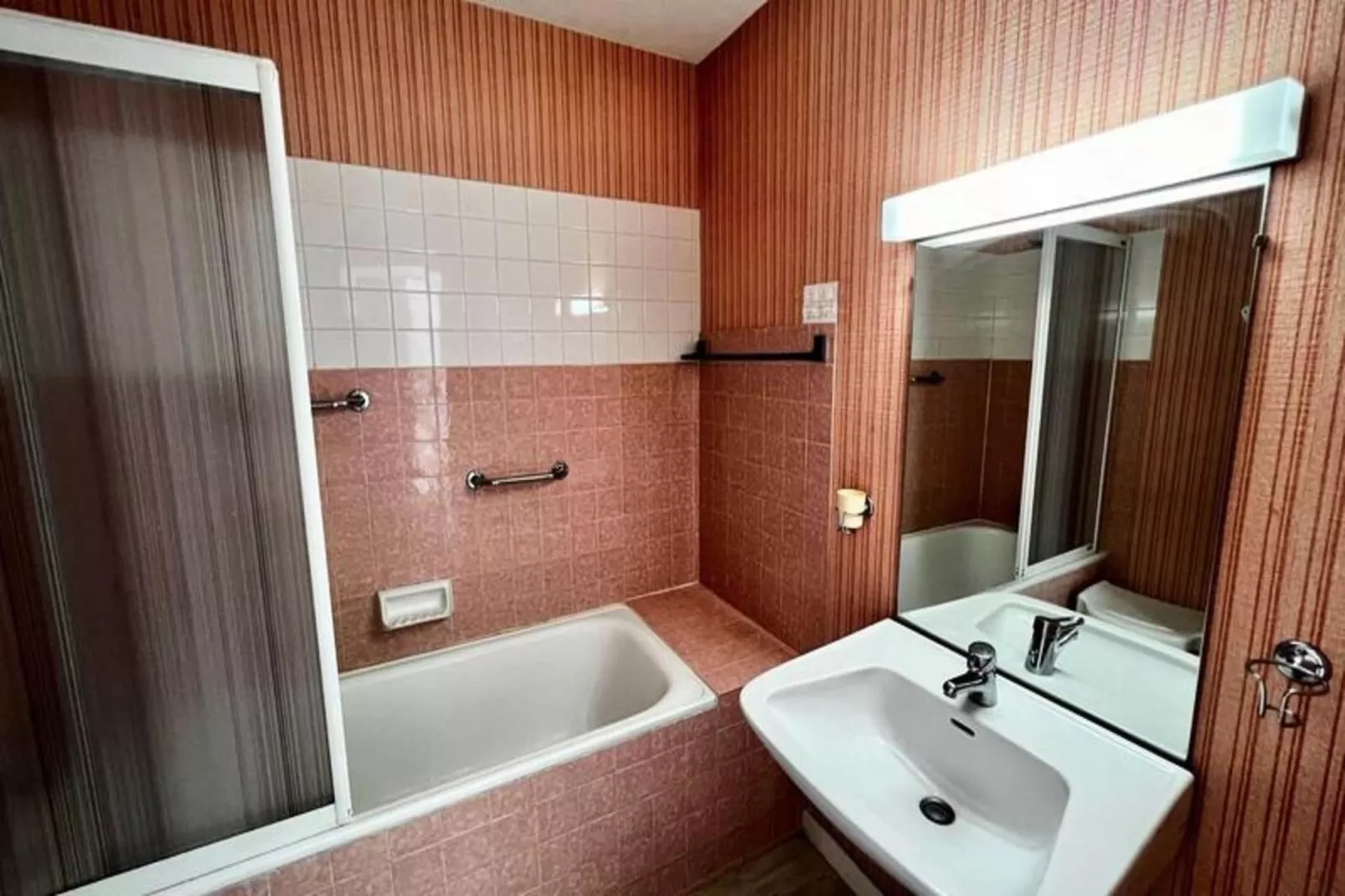 Résidence Dauphins-Badkamer