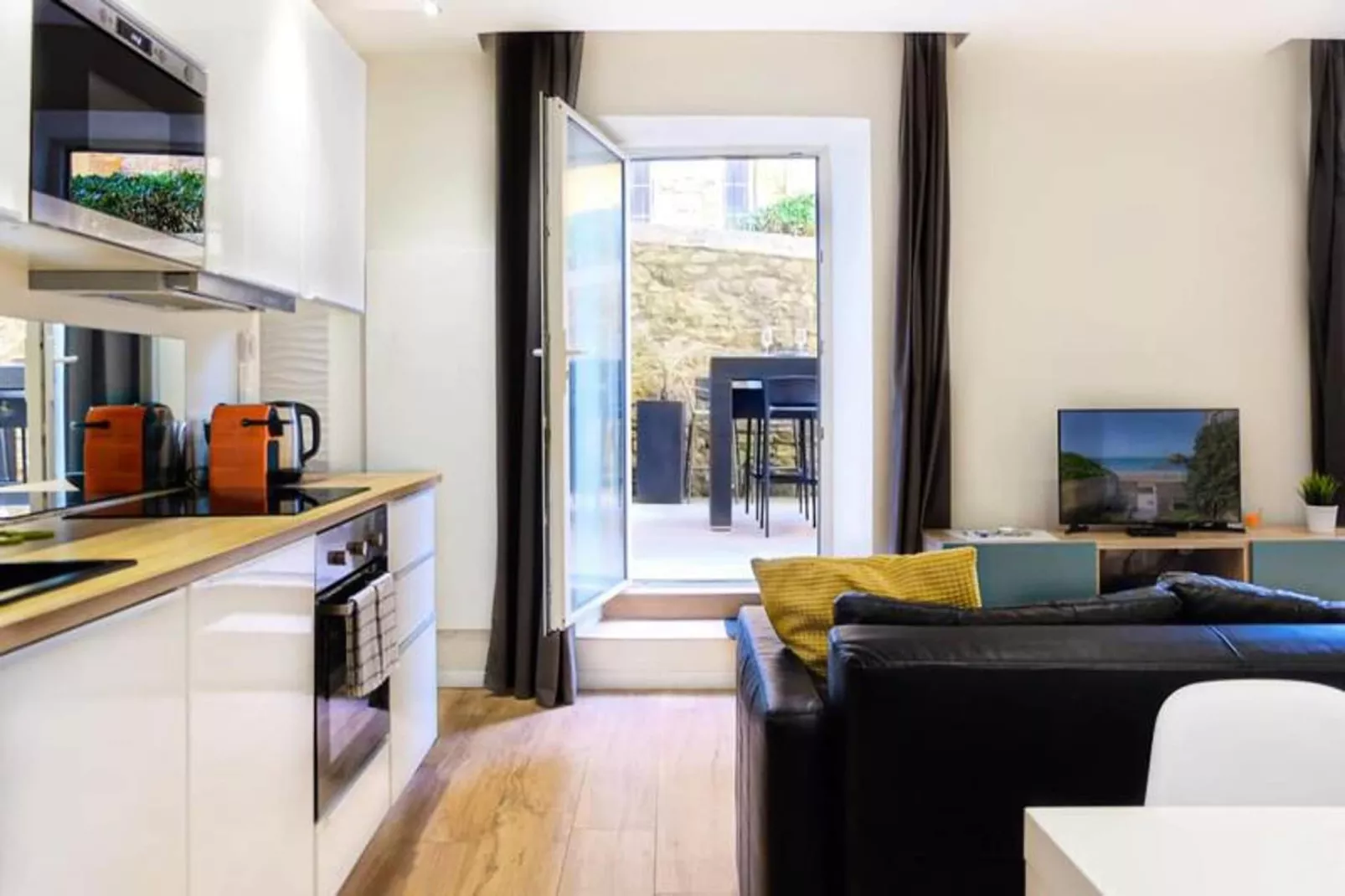 Magnifique T3 Tout Confort Avec Terrasse, Parking Et Vue Oc&eacute;an Pour 5-Woonkamer