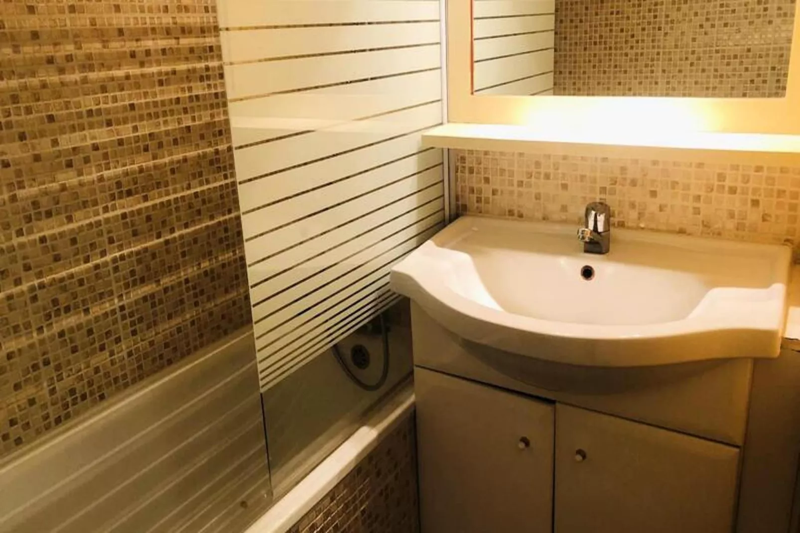 Résidence Cachette-Badkamer