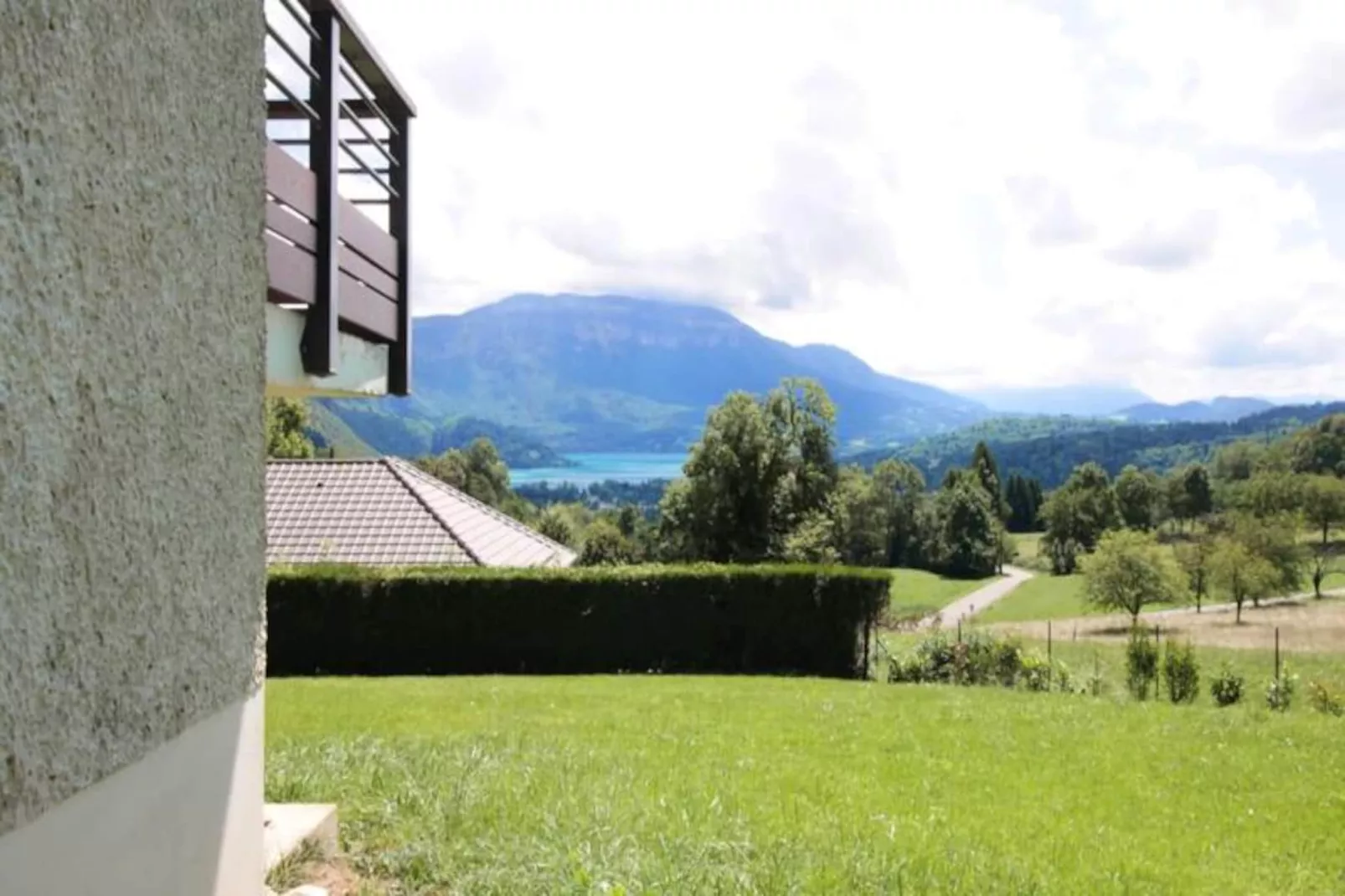 Confortable Chalet - Vue Sur Le Lac D&rsquo;aiguebelette-Image-tags.