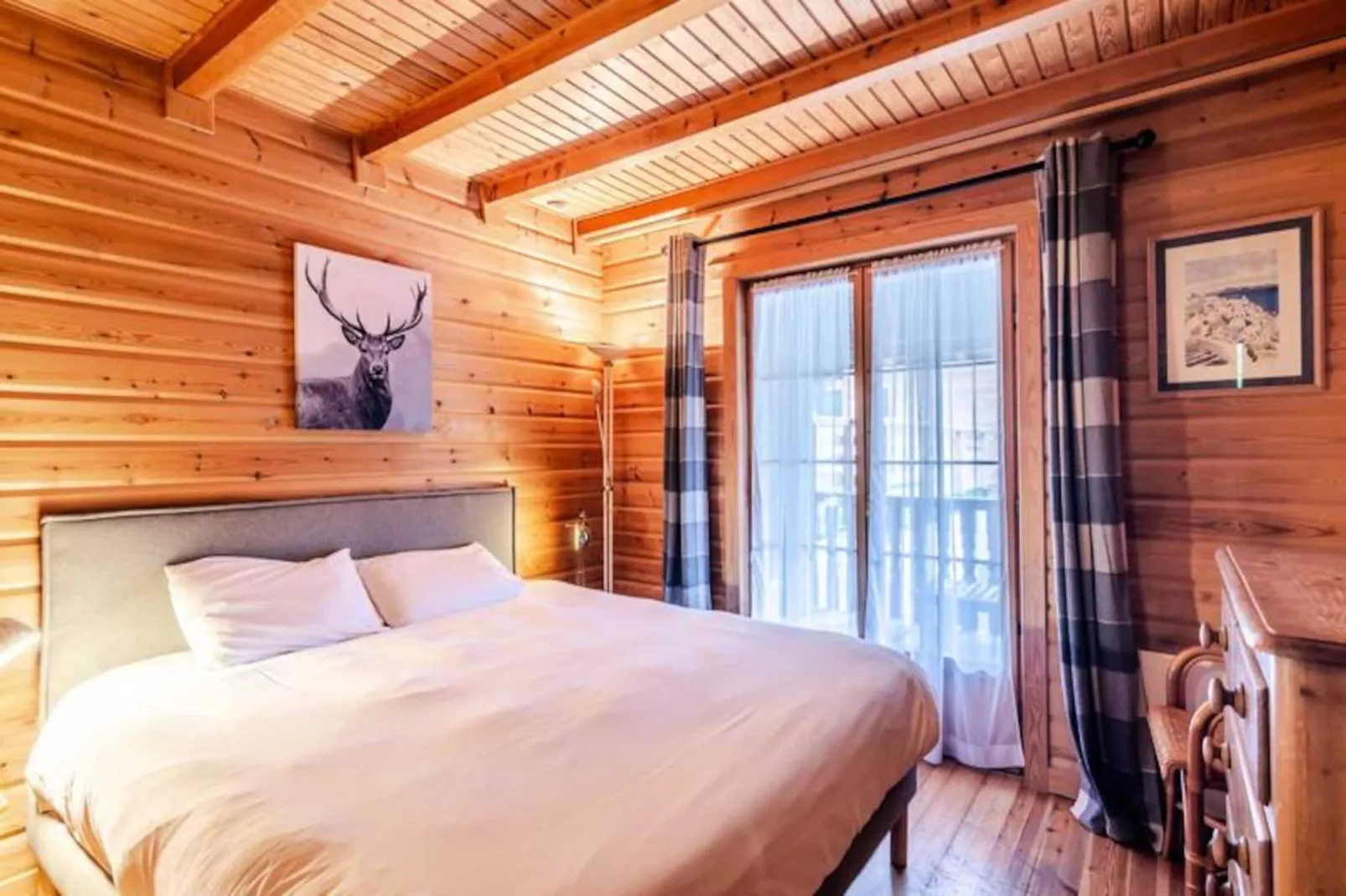 Chalet Copains-Image-tags.