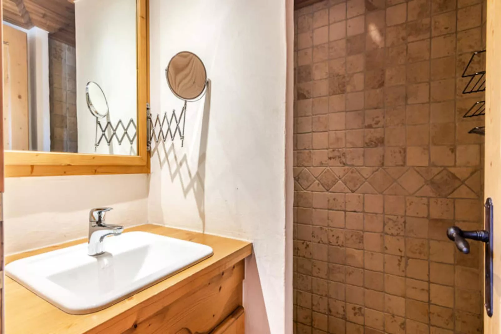 Chalet As De Coeur-Image-tags.