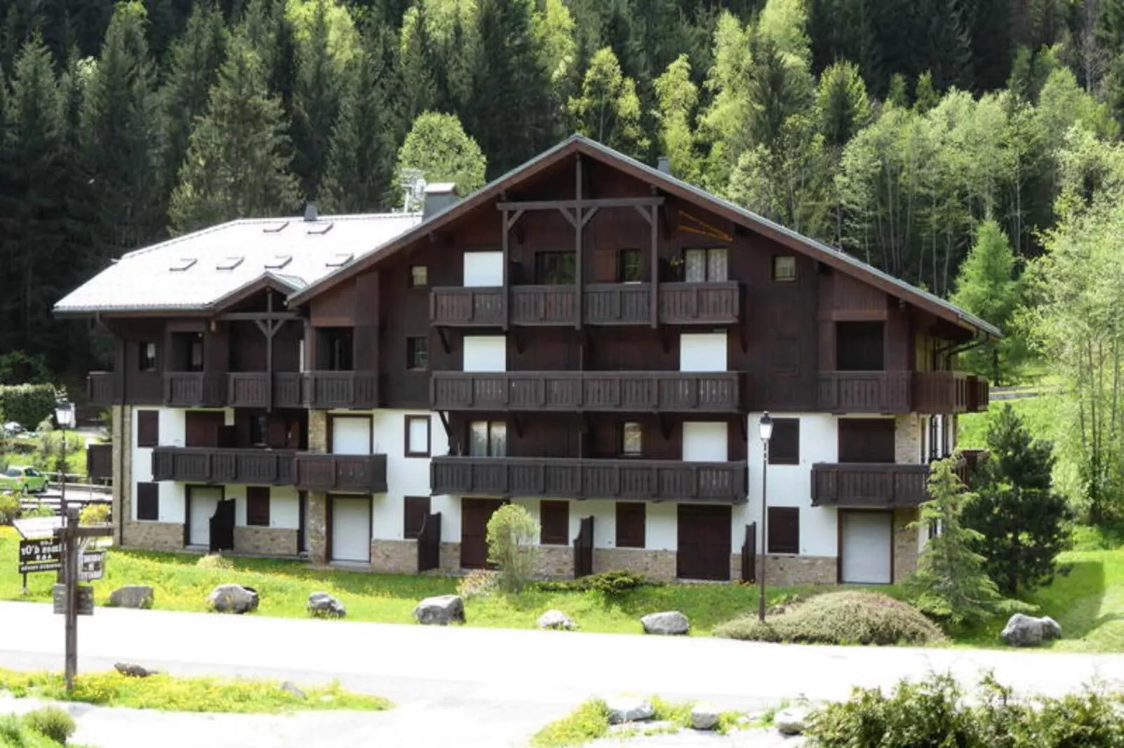 Résidence Les Cimes D'or A-Buitenkant zomer